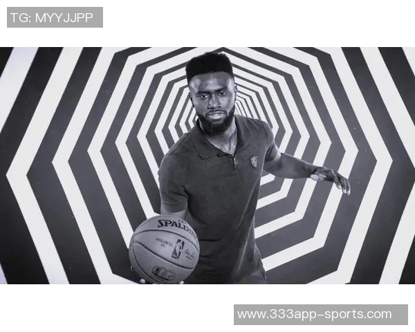 杰伦布朗上半场状态回暖8投4中贡献13分4篮板4助攻表现全面 杰伦布朗上半场状态回暖8投4中贡献13分4篮板4助攻表现全面