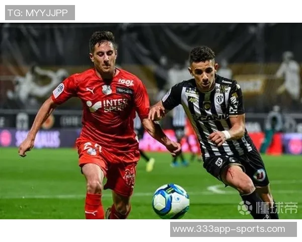 法媒报道里尔法兰克福汉堡等队争抢昂热后卫埃科米