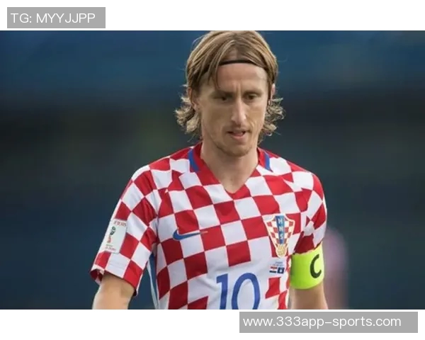 莫德里奇回忆国家队首秀二十年历程身披心爱的球衣感慨万千 莫德里奇回忆国家队首秀二十年历程身披心爱的球衣感慨万千